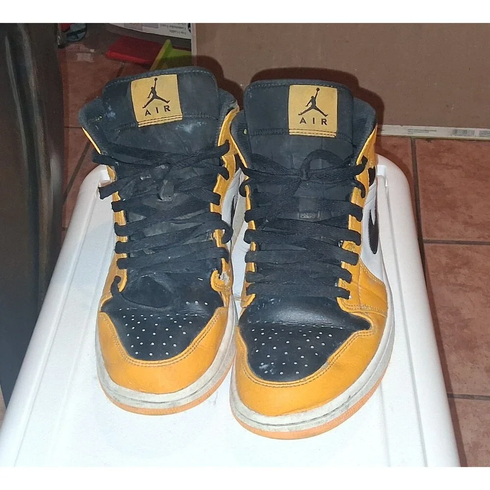 Men's Size 10 Retro Jordan 1's